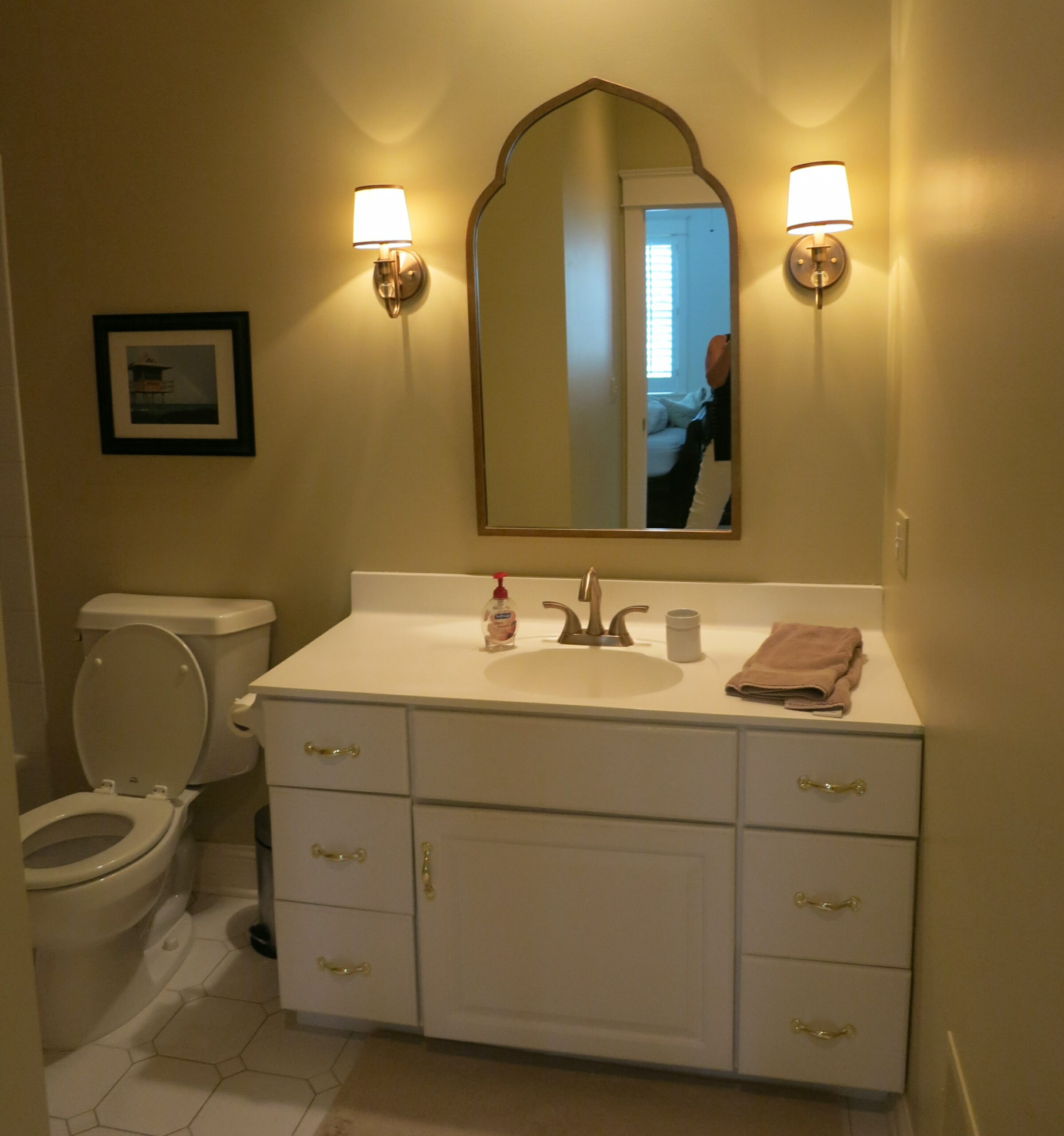 Bathroom before remodel