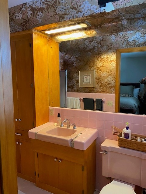Bathroom before remodel